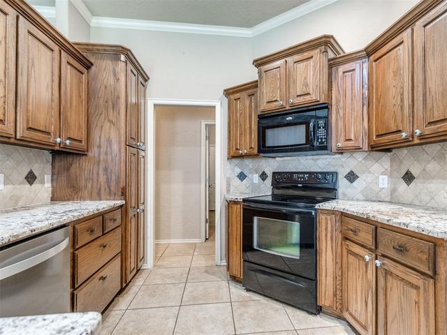 713 N Elk Way, Mustang, OK 73064