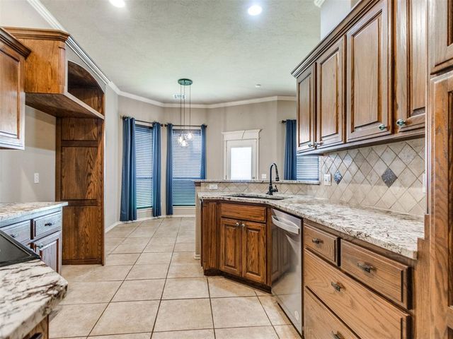 713 N Elk Way, Mustang, OK 73064