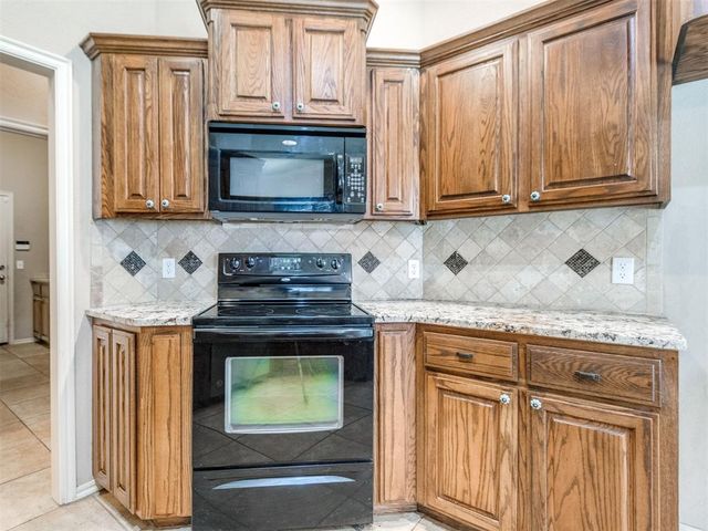 713 N Elk Way, Mustang, OK 73064