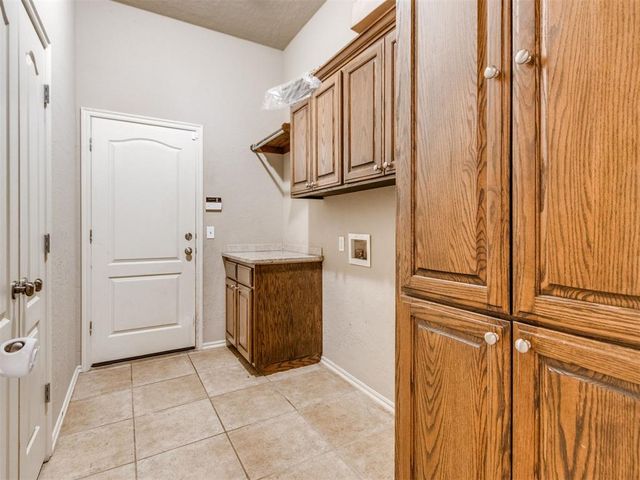 713 N Elk Way, Mustang, OK 73064
