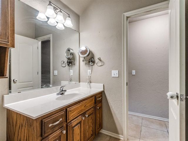 713 N Elk Way, Mustang, OK 73064