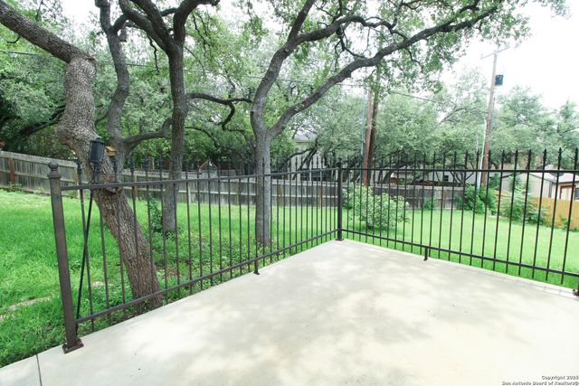 9207 Camborne, San Antonio, TX 78250