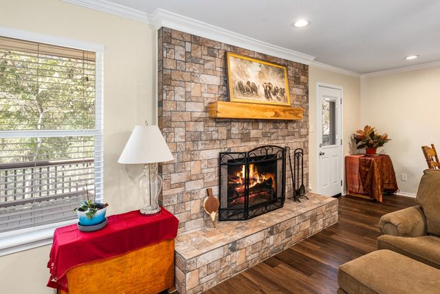 15690 Hilltop Drive, Kemp, TX 75143