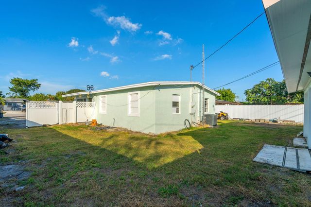 4664 Sutton Terrace S, West Palm Beach, FL 33415