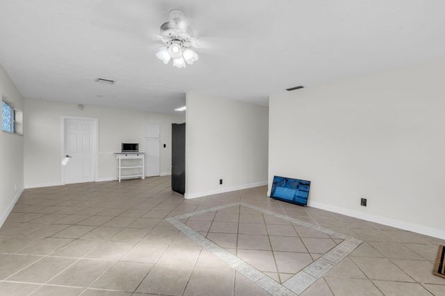 4664 Sutton Terrace S, West Palm Beach, FL 33415