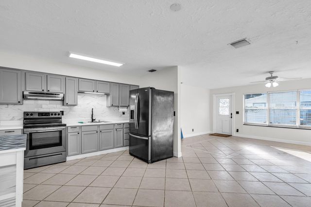 4664 Sutton Terrace S, West Palm Beach, FL 33415