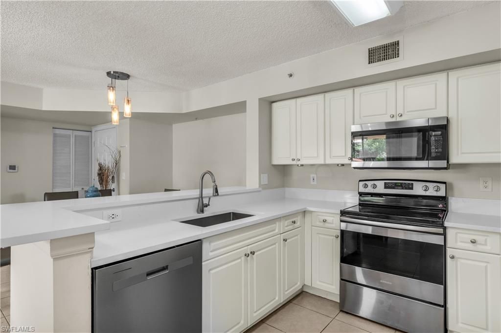 1230 Wildwood Lakes BLVD 105, NAPLES, FL 34104 — photo 3
