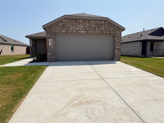 2213 Neyland Drive, Ennis, TX 75119