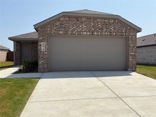 2213 Neyland Drive, Ennis, TX 75119