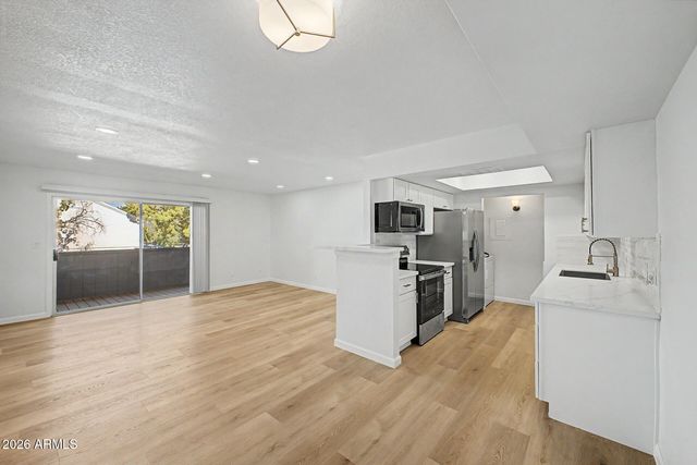 4608 W MARYLAND Avenue 201, Glendale, AZ 85301