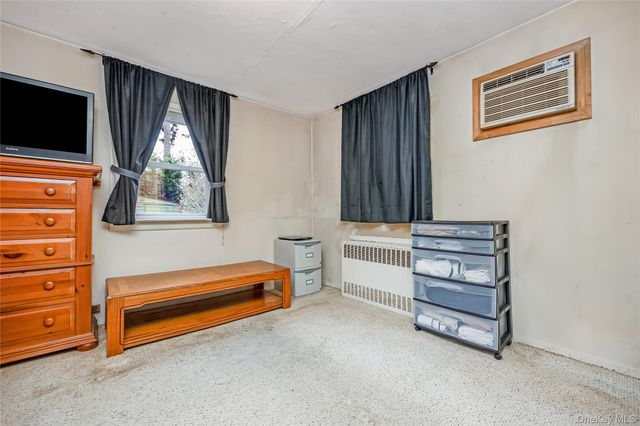 254 W 1st Street, West Islip, NY 11795