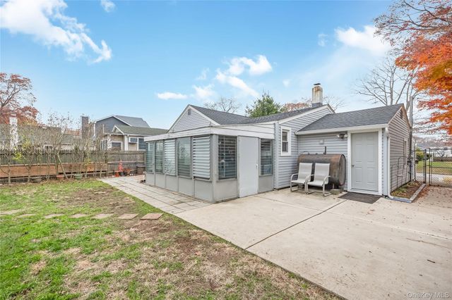 254 W 1st Street, West Islip, NY 11795