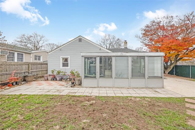 254 W 1st Street, West Islip, NY 11795