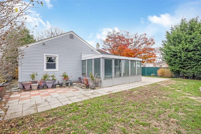 254 W 1st Street, West Islip, NY 11795