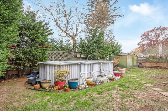 254 W 1st Street, West Islip, NY 11795