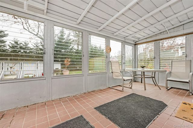 254 W 1st Street, West Islip, NY 11795