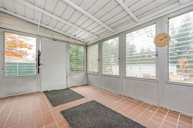 254 W 1st Street, West Islip, NY 11795