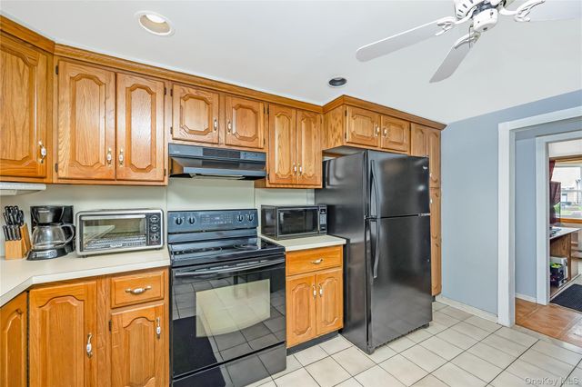 254 W 1st Street, West Islip, NY 11795