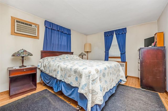 254 W 1st Street, West Islip, NY 11795