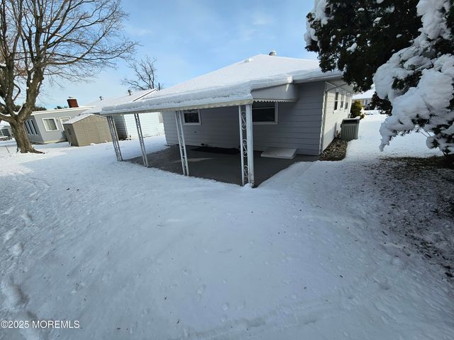 11 Margarita Street, Toms River, NJ 08757