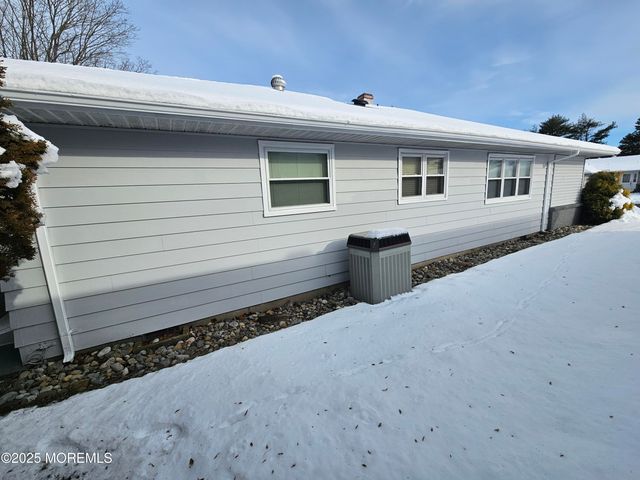 11 Margarita Street, Toms River, NJ 08757