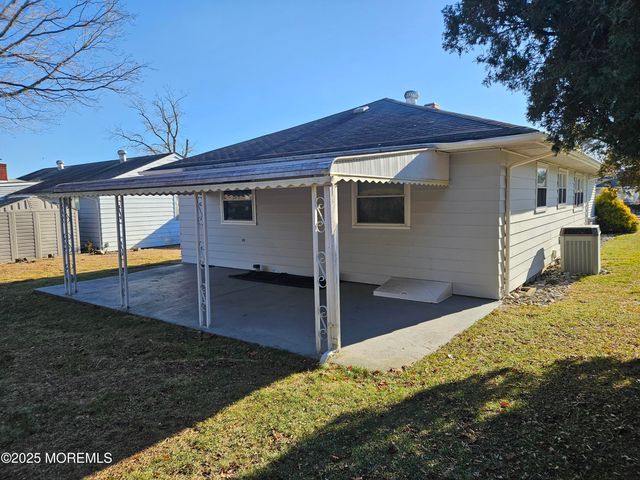 11 Margarita Street, Toms River, NJ 08757