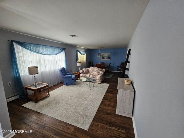 11 Margarita Street, Toms River, NJ 08757