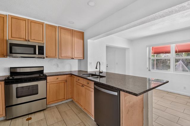 2109 NE 1st Street, Boynton Beach, FL 33435