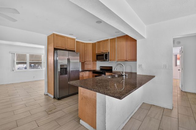 2109 NE 1st Street, Boynton Beach, FL 33435