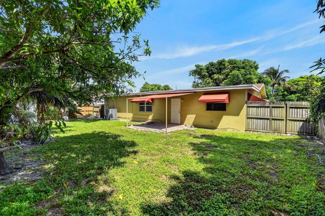 2109 NE 1st Street, Boynton Beach, FL 33435