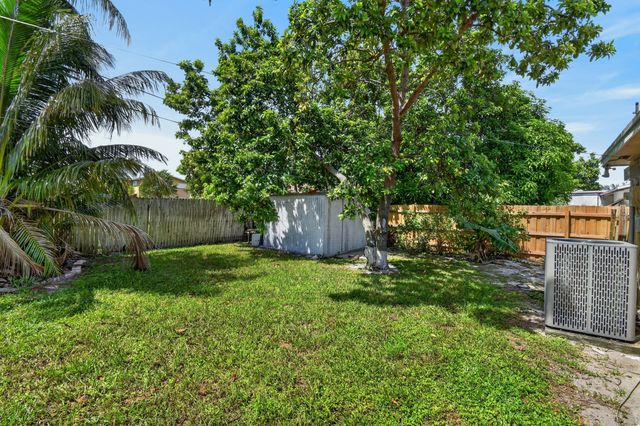 2109 NE 1st Street, Boynton Beach, FL 33435