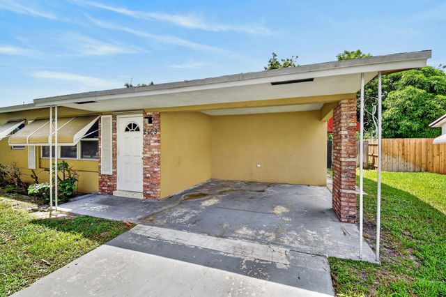 2109 NE 1st Street, Boynton Beach, FL 33435