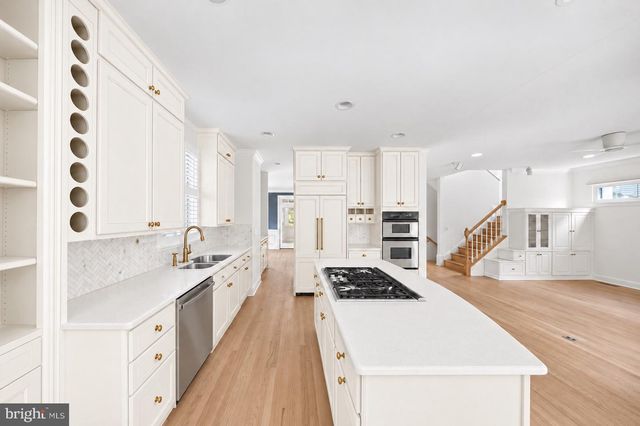 5000 MACARTHUR CT NW, Washington, DC 20016