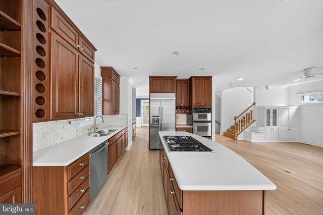 5000 MACARTHUR CT NW, Washington, DC 20016