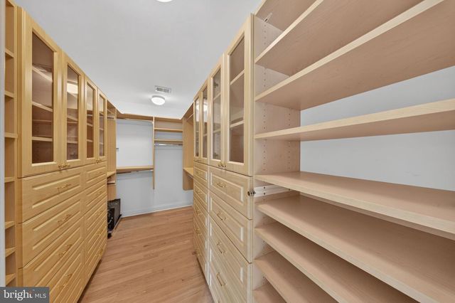 5000 MACARTHUR CT NW, Washington, DC 20016