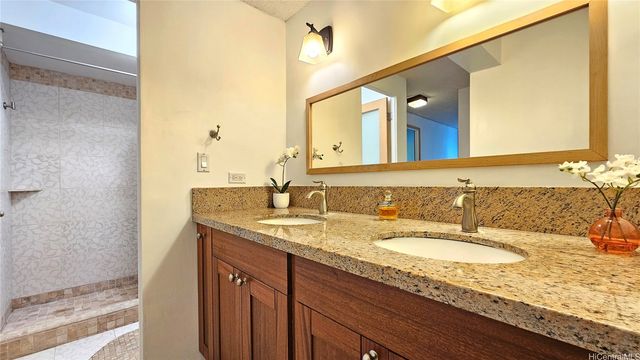 46-283 Kahuhipa Street C1204, Kaneohe, HI 96744