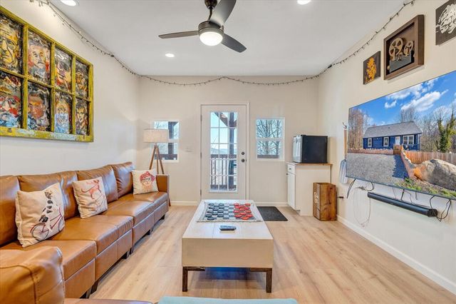 1039 Fosters Knob RD, Blue Ridge, VA 24064