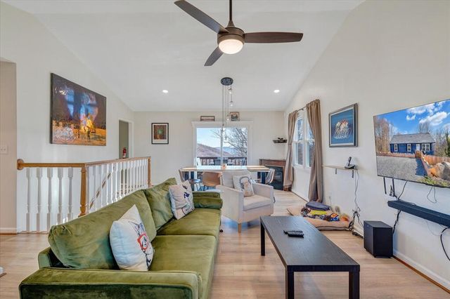 1039 Fosters Knob RD, Blue Ridge, VA 24064