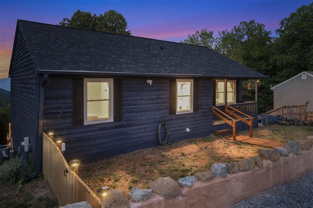 1039 Fosters Knob RD, Blue Ridge, VA 24064