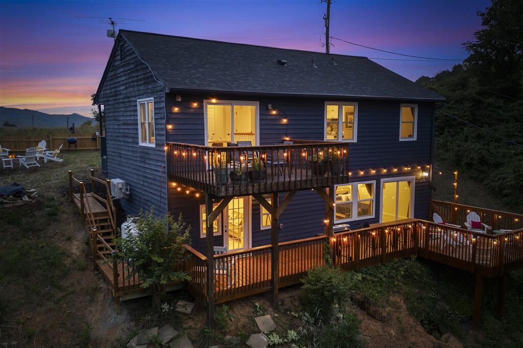 1039 Fosters Knob RD, Blue Ridge, VA 24064