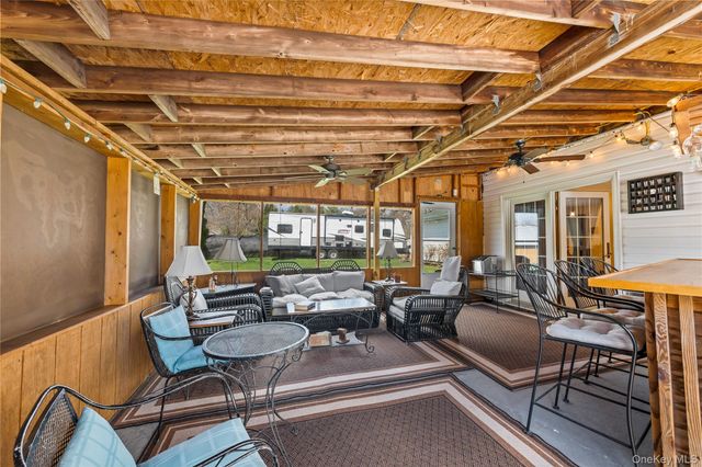 86 Tremont Avenue, Medford, NY 11763
