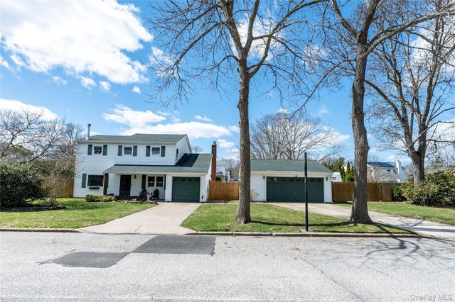 86 Tremont Avenue, Medford, NY 11763