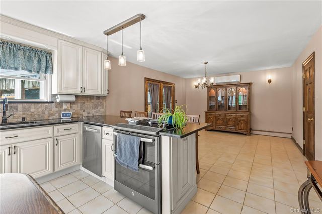 86 Tremont Avenue, Medford, NY 11763