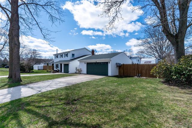 86 Tremont Avenue, Medford, NY 11763