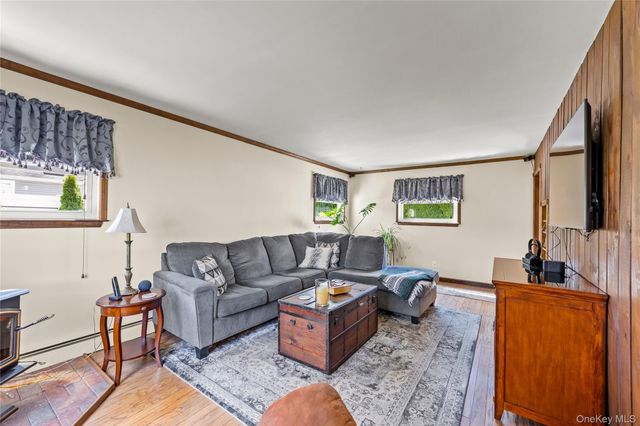 86 Tremont Avenue, Medford, NY 11763