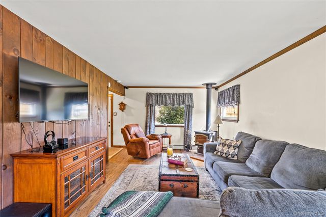 86 Tremont Avenue, Medford, NY 11763