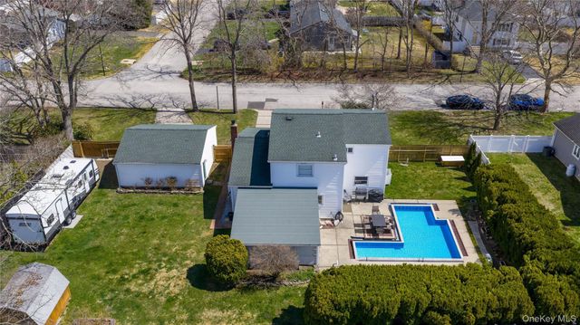 86 Tremont Avenue, Medford, NY 11763