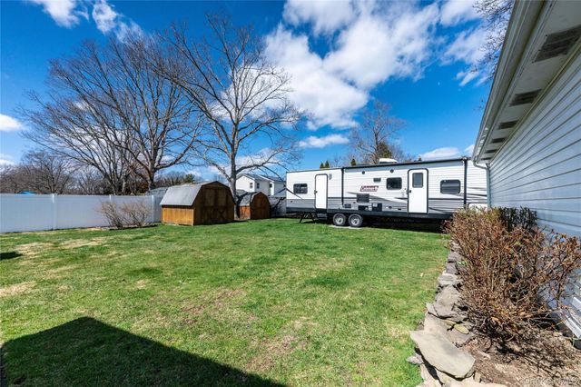 86 Tremont Avenue, Medford, NY 11763