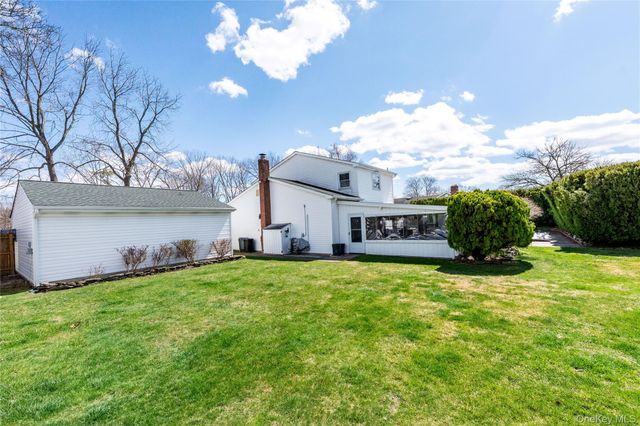 86 Tremont Avenue, Medford, NY 11763