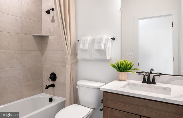 42704 CATTAIL CREEK DR, Leesburg, VA 20176